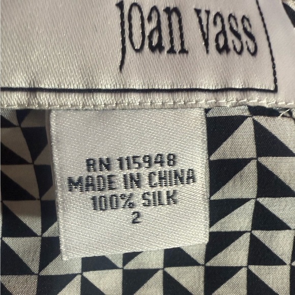 Joan Vass 100% Chevron silk tan top blouse geometric Large NWOT - Picture 7 of 7